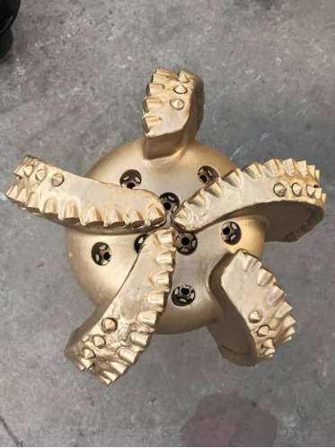 How does a PDC bit work?